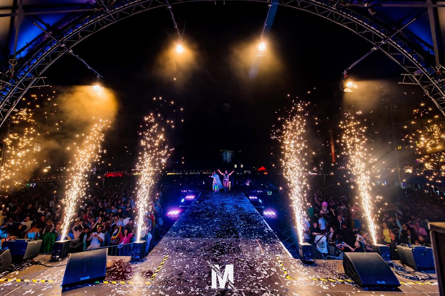Light beams over the mainstage crowd